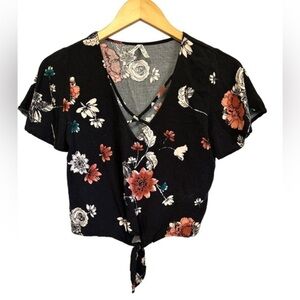 Mudd Black Floral Criss Cross V-Neck Tie Front SS  Cropped Blouse Size Small‎